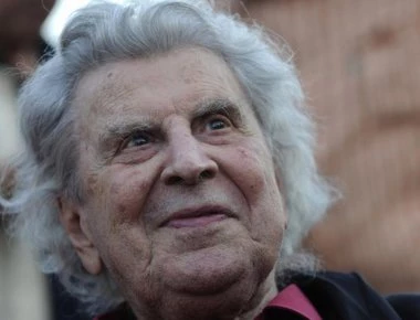 Συγκλόνισε το Σύνταγμα με την ομιλία του ο Μίκης Θεοδωράκης - (βίντεο)